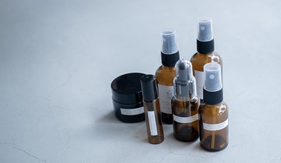 香と装身具 – MILIS CRANN展示アイテムのご紹介