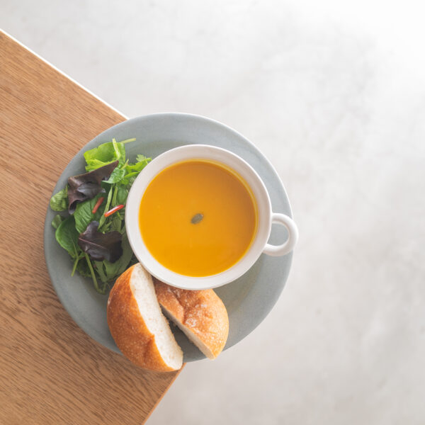 今週からの季節野菜のスープとパンのプレート